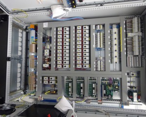 Control cabinet layer house - UV639 5r8t in the front